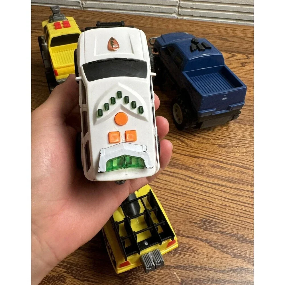 2FAST4U Vintage Yellow Monster‎ Truck Model with Sounds Lights